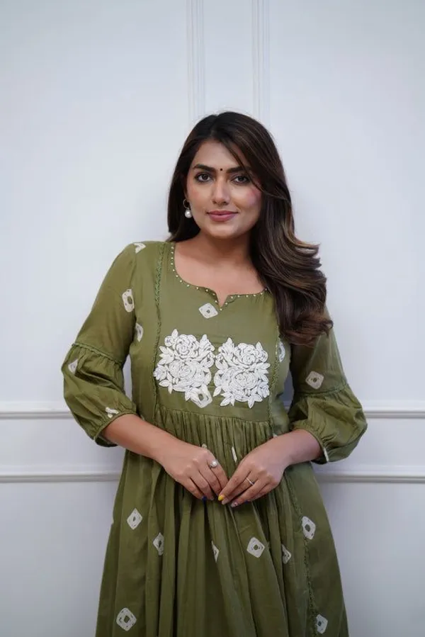 Trendy_Women_Printed_&_Embroidered_Kurta_Pant_Set