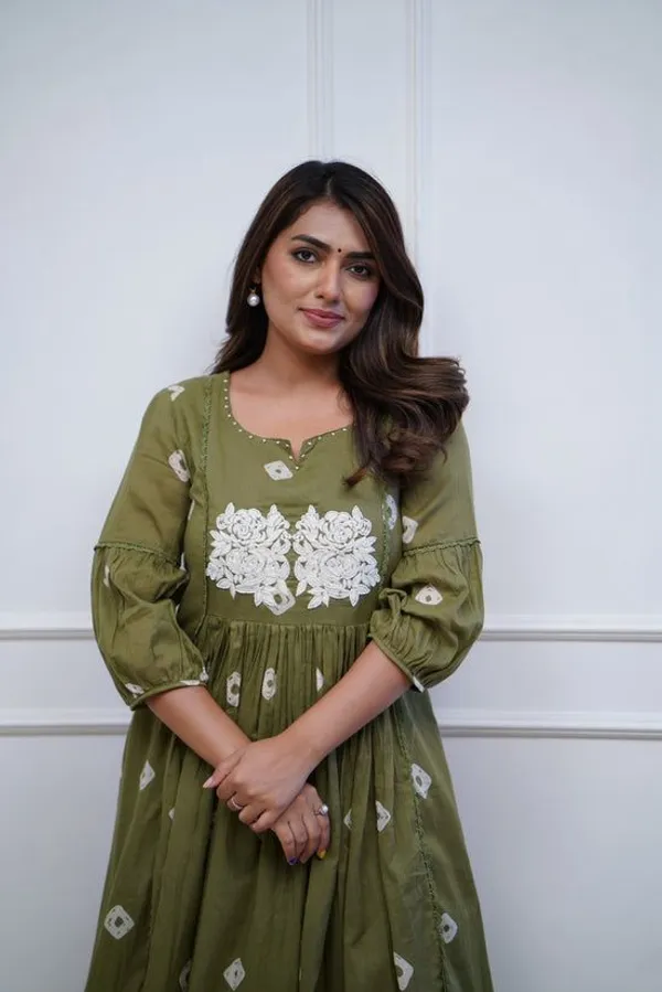 Trendy_Women_Printed_&_Embroidered_Kurta_Pant_Set