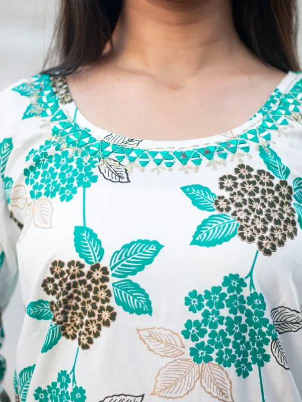 Women_Floral_Printed_Kurta_&_Pant_Set