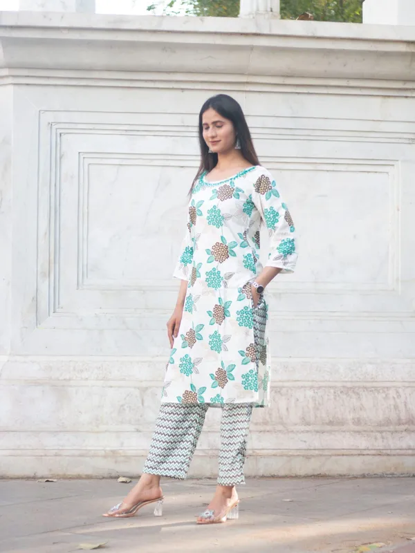 Women_Floral_Printed_Kurta_&_Pant_Set