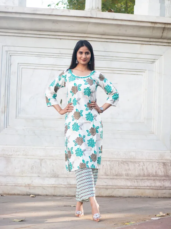 Women_Floral_Printed_Kurta_&_Pant_Set