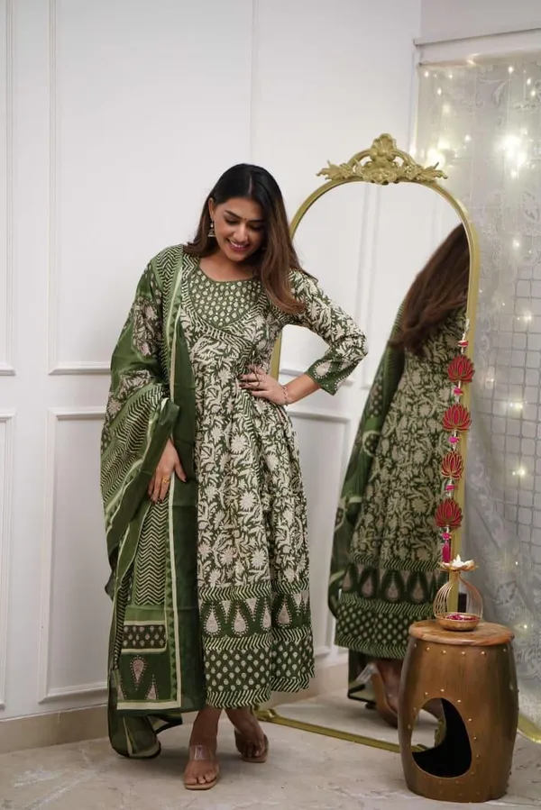 Women's_Cotton_Floral_Printed_Anarkali_Kurti_With_Pant_And_Mulmul_Dupatta_Set
