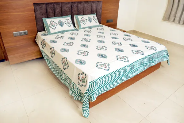 Multicolor_Cotton_Hand_Block_Printed_Floral_Bedsheet_300TC_(_90_X_108_)_Inch)