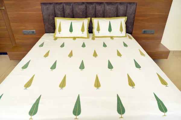 Multicolor_Cotton_Hand_Block_Printed_Leaves_Bedsheet_300TC_(_108_X_108_)_Inch)