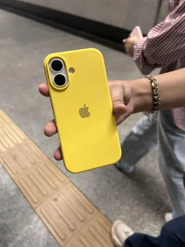 Clothemyphone_Ultra_Soft_Silicone_Back_Cover_for_iPhone__,_Shockof,_Slim_Fit,_Anti-Slip_Grip
