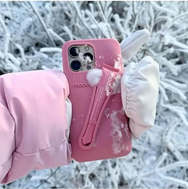 Clothemyphone_iPhone_Silicone_Phone_Cover_With_Built-In_Lip_Tint_Holder