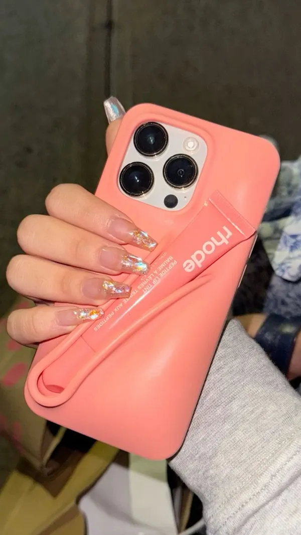 Clothemyphone_iPhone_Silicone_Phone_Cover_With_Built-In_Lip_Tint_Holder