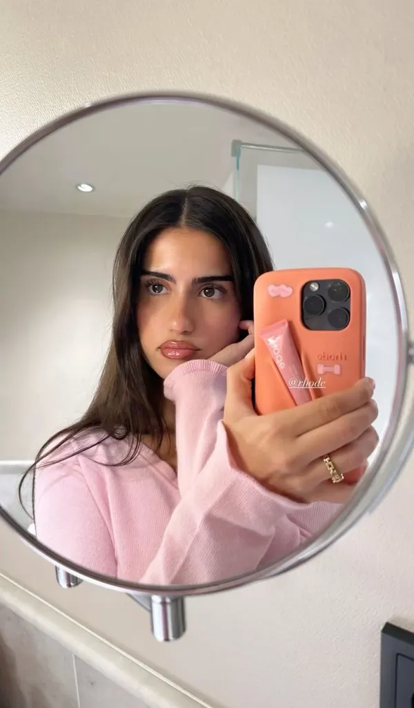 Clothemyphone_iPhone_Silicone_Phone_Cover_With_Built-In_Lip_Tint_Holder