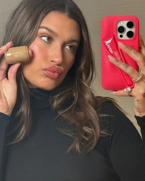 Clothemyphone_Case_Compatible_with_iPhone_17_Case_with_Lip_Gloss_Holder,_Include_1_Liptint,_Silicone_Trendy_Aesthetic_Phone_Cover_for_Girls_&_Women