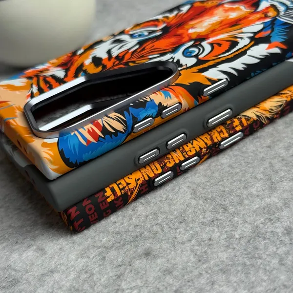 Carbon_Fiber_Premium_Texture_Tiger_Lion_Design_Hard_Pc_MagSafe_Case_Cover