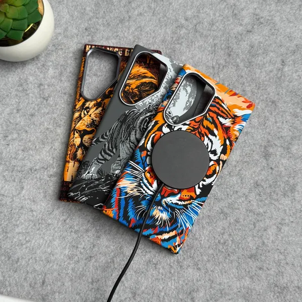 Carbon_Fiber_Premium_Texture_Tiger_Lion_Design_Hard_Pc_MagSafe_Case_Cover