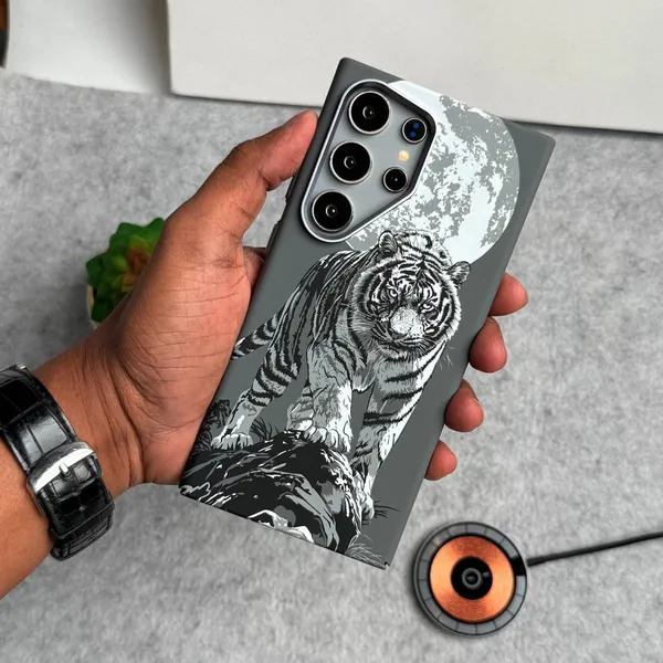 Carbon_Fiber_Premium_Texture_Tiger_Lion_Design_Hard_Pc_MagSafe_Case_Cover