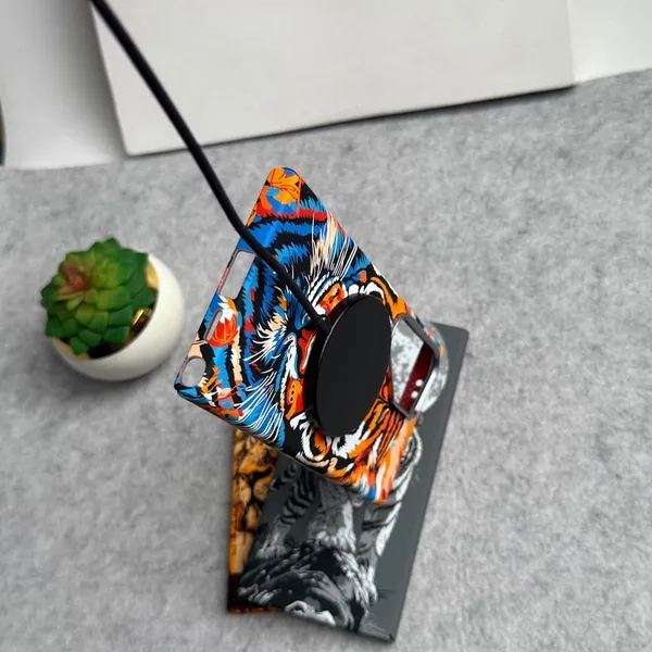 Carbon_Fiber_Premium_Texture_Tiger_Lion_Design_Hard_Pc_MagSafe_Case_Cover
