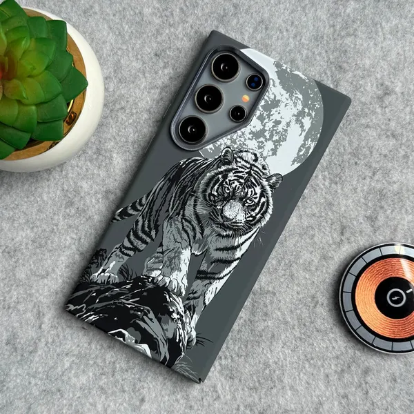 Carbon_Fiber_Premium_Texture_Tiger_Lion_Design_Hard_Pc_MagSafe_Case_Cover