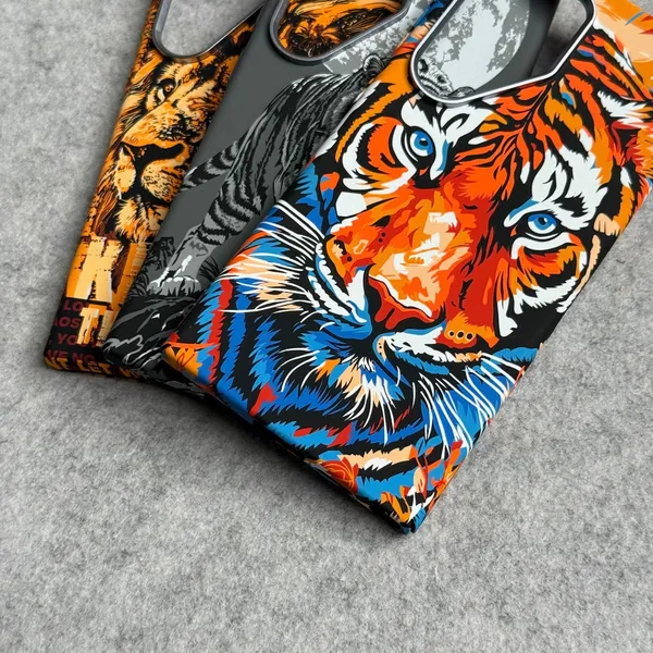 Carbon_Fiber_Premium_Texture_Tiger_Lion_Design_Hard_Pc_MagSafe_Case_Cover