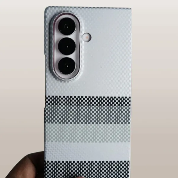 Galaxy_Z_Fold_7_Carbon_Fiber_Texture_Design