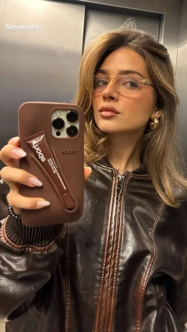 Clothemyphone_Case_Compatible_with_iPhone_17_Case_with_Lip_Gloss_Holder,_Include_1_Liptint,_Silicone_Trendy_Aesthetic_Phone_Cover_for_Girls_&_Women