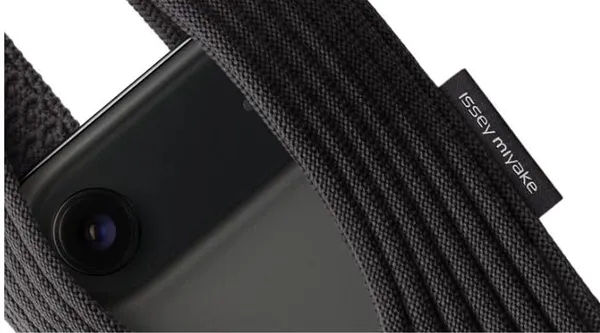 Ribbed_Phone_Pocket_Sling,_Colorful_Crossbody_Phone_Holder,_80_cm_Long,_Compatible_with_All_Models_(Black)