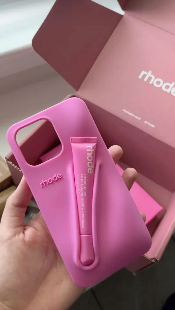 Clothemyphone_iPhone_Silicone_Phone_Cover_With_Built-In_Lip_Tint_Holder