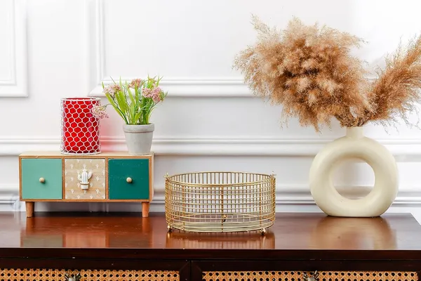Gold_Plated_Round_Metal_Decorative_Wire_Basket_With_Handle_(25D_X_25W_X_11.5H_Cm)