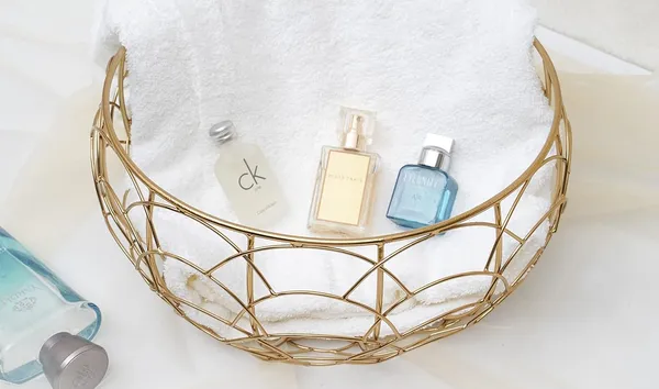 Gold_Plated_Multi-Purpose_Metal_Round_Wire_Decorative_Fruit_Basket_(25D_X_25W_X_12.7H_Cm)