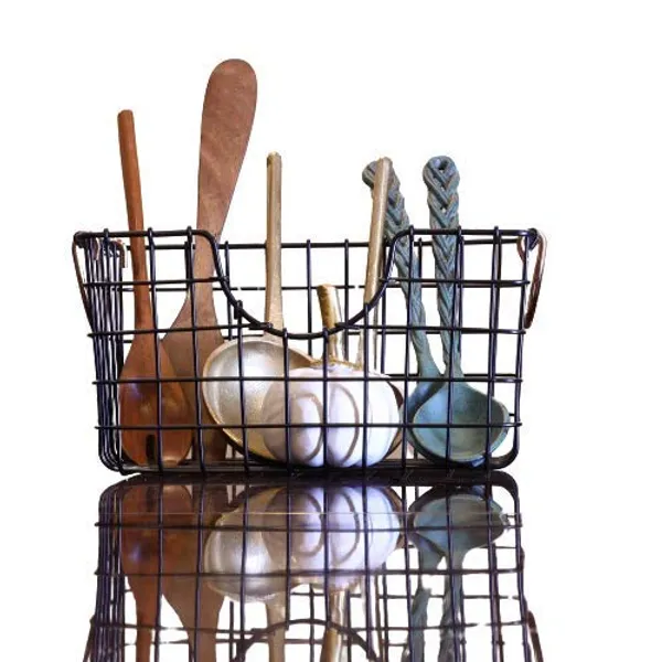 Black_Metal_Wire_Storage_Basket_With_Copper_Handle_(54.8D_X_74.2W_X_41.9H_Cm)