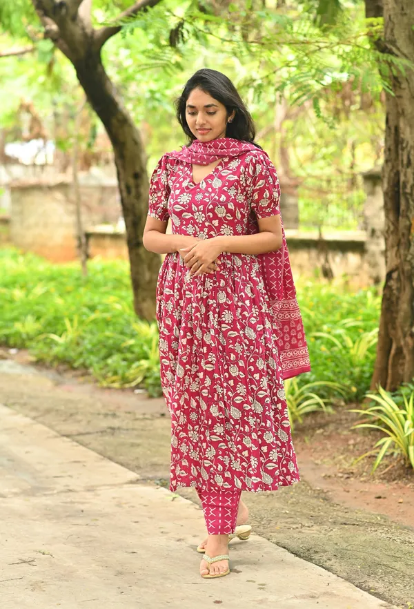 Cotton_Anarkali_For_Beautiful_Women_And_Girls