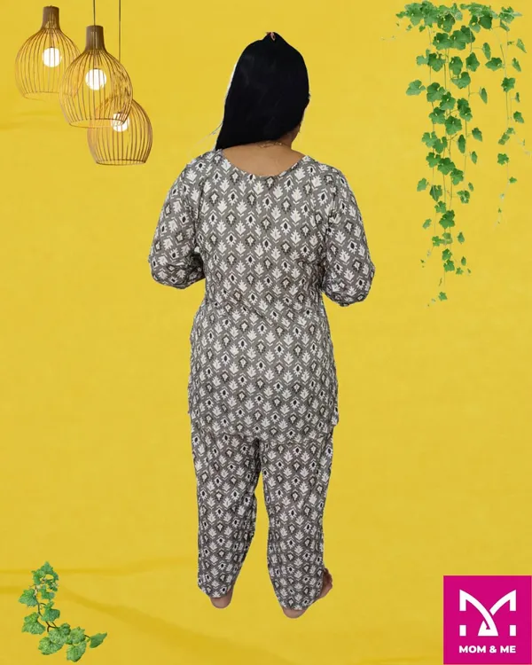 Gray_Cotton_Premium_&_Elegant_Kurta_&_Pyjama_Co-Ord_Set_For_Women