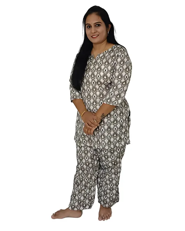 Gray_Cotton_Premium_&_Elegant_Kurta_&_Pyjama_Co-Ord_Set_For_Women