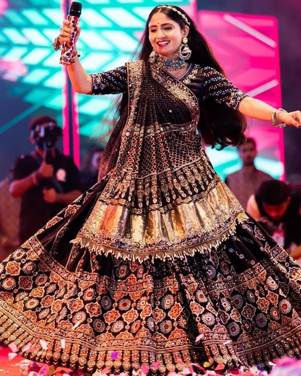 Black_Dola_Silk_Premium_&_Elegant_Patola_Print_With_Foil_Work_Lehenga_Choli_For_Women_&_Girls