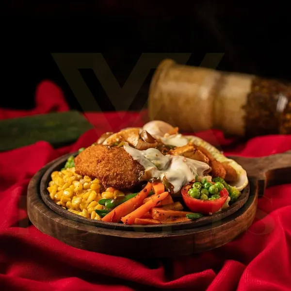 Brown_Iron_Sizzler_Plater_With_Wooden_Stand_|_Brownie_Sizzler_Plate_|_Wooden_Ovel_Sizzling_Brownie_Plate_|_Serving_Platter_|_Hot_Sizzling_Plate_|_5_Inch_Quarter_Size_Sizzler_Plate