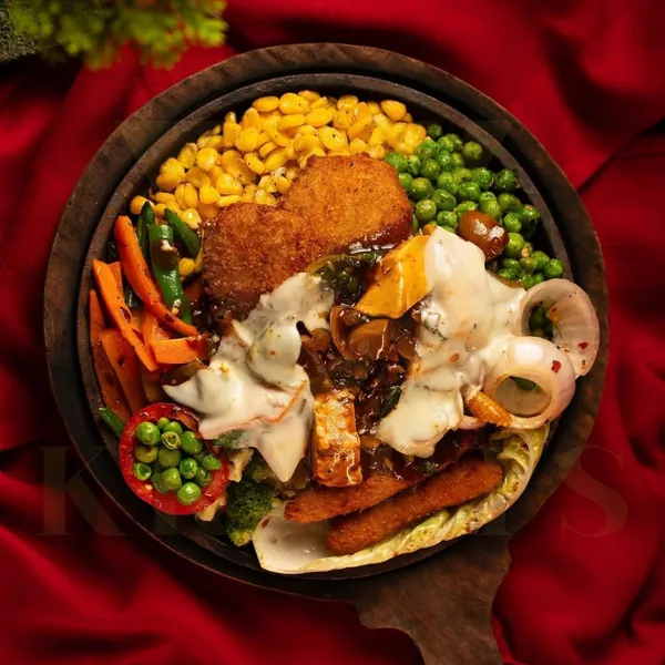Brown_Iron_Sizzler_Plater_With_Wooden_Stand_|_Brownie_Sizzler_Plate_|_Wooden_Ovel_Sizzling_Brownie_Plate_|_Serving_Platter_|_Hot_Sizzling_Plate_|_5_Inch_Quarter_Size_Sizzler_Plate