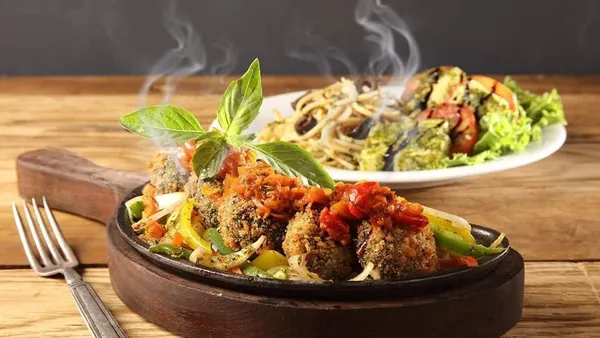 Brown_Iron_Sizzler_Plater_With_Wooden_Stand_|_Brownie_Sizzler_Plate_|_Wooden_Ovel_Sizzling_Plate_|_Serving_Platter_|_Hot_Sizzling_Plate_|_Brown_5_Inch_Sizzler_Plate