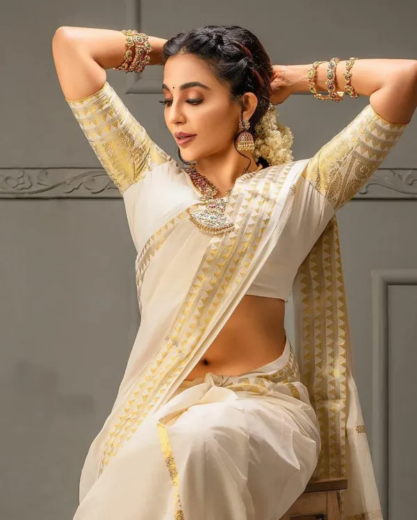 Multi_Colour_Kanajivaram_Soft_Lichi_Silk_Saree_With_Unstitching_Blouse_Piece_For_Women