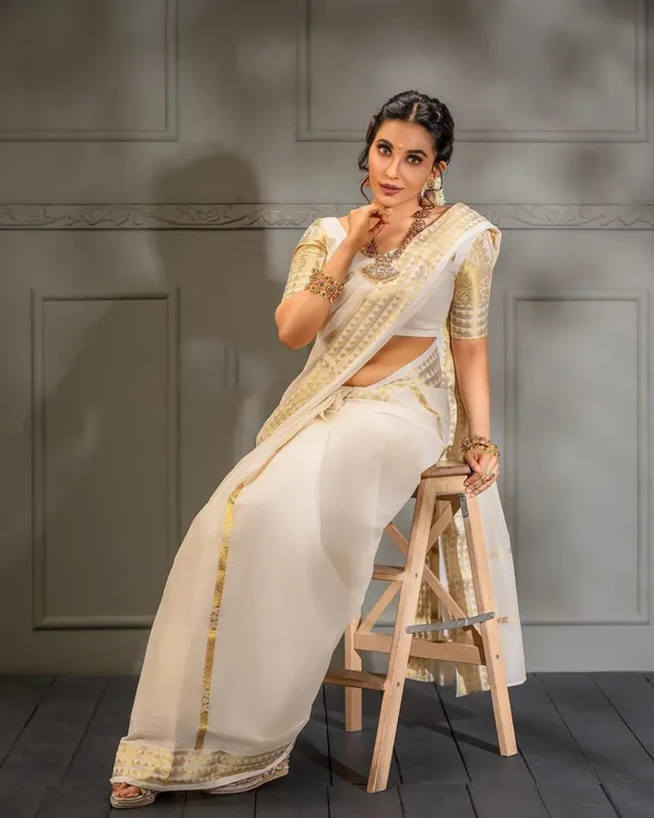 Multi_Colour_Kanajivaram_Soft_Lichi_Silk_Saree_With_Unstitching_Blouse_Piece_For_Women