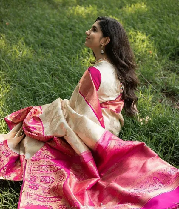 Pink_And_White_Printed_Bollywood_Pure_Silk_Saree_With_Unstitching_Blouse_Piece_For_Women