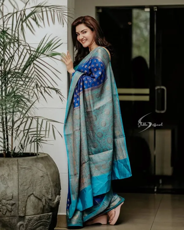 Blue_Self_Design_Kanjivaram_Pure_Soft_Lichi_Silk_Saree_With_Unstitching_Blouse_Piece_For_Women