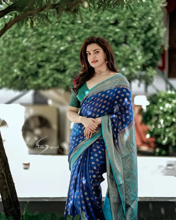 Blue_Self_Design_Kanjivaram_Pure_Soft_Lichi_Silk_Saree_With_Unstitching_Blouse_Piece_For_Women