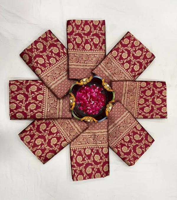 Magenta_Self_Design_Kanjivaram_Soft_Lichi_Silk_Saree_With_Unstitched_Blouse_Piece_For_Women