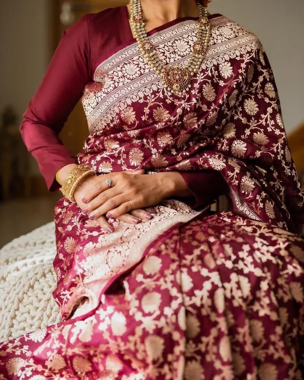 Magenta_Self_Design_Kanjivaram_Soft_Lichi_Silk_Saree_With_Unstitched_Blouse_Piece_For_Women