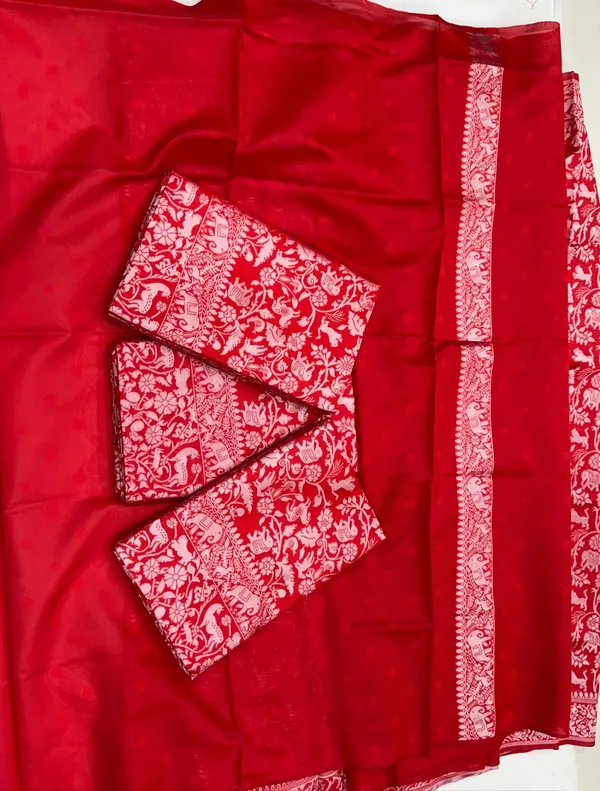 Red_Banarasi_Soft_Jacqard_Soft_Lichi_Silk_Saree_With_Unstitched_Blouse_Piece_For_Women