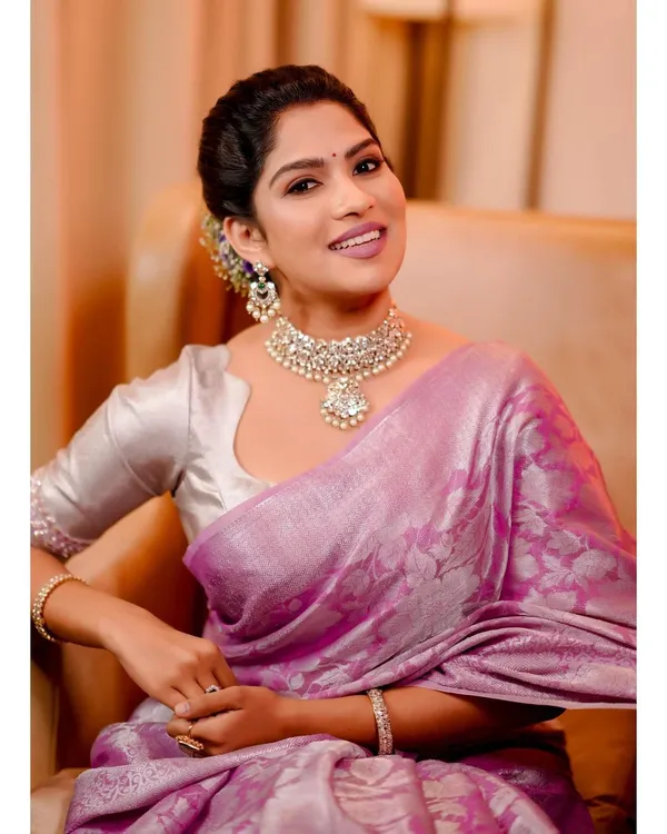 Pink_Kanjivaramsoft_Lichi_Silk_Cloth_With_Original_Silver_Zari_Saree_With_Unstitched_Blouse_Piece_For_Women