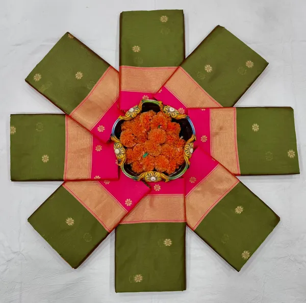Green_Woven_Kanjivaram_Soft_Lichi_Silk_Saree_With_Unstitched_Blouse_Piece_For_Women