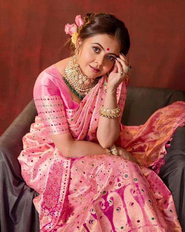 Pink_Woven_Banarasi_Soft_Lichi_Silk_Saree_With_Unstitched_Blouse_Piece_For_Women