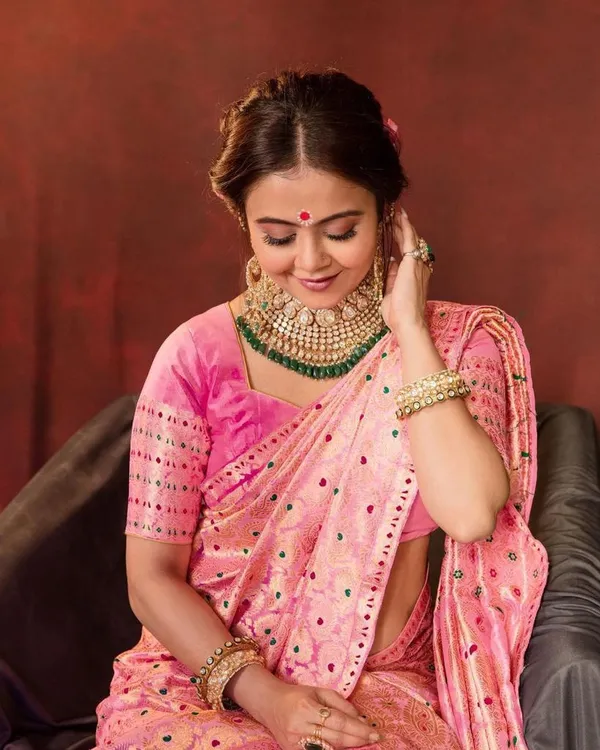 Pink_Woven_Banarasi_Soft_Lichi_Silk_Saree_With_Unstitched_Blouse_Piece_For_Women