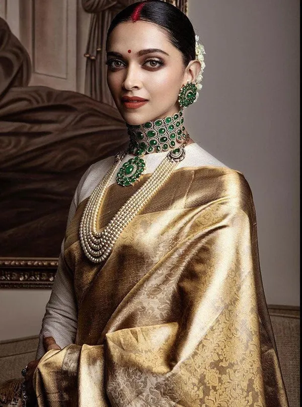 Gold_Woven_Soft_Lichi_Silk_Saree_With_Unstitched_Blouse_Piece_For_Women