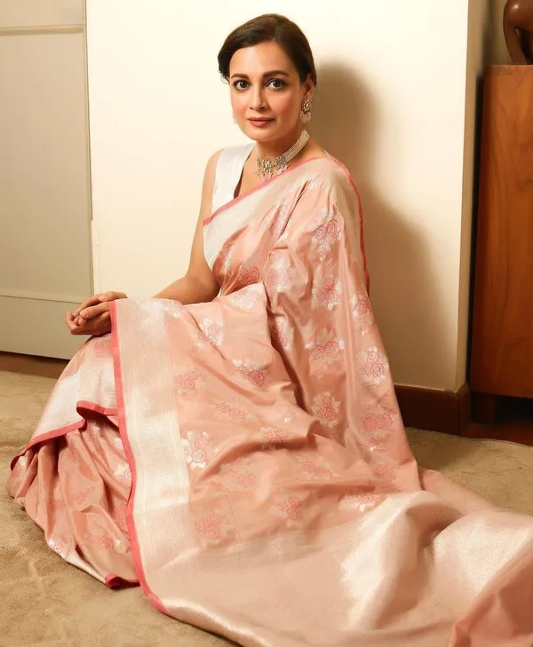 Pink_Woven_Banarasi_Silk_Blend_Soft_Lichi_Silk_Saree_With_Unstitched_Blouse_Piece_For_Women