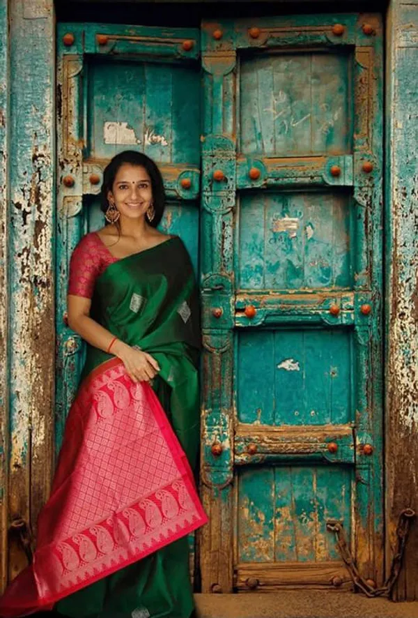 Red_Green_Woven_Soft_Lichi_Silk_Saree_With_Unstitched_Blouse_Piece_For_Women