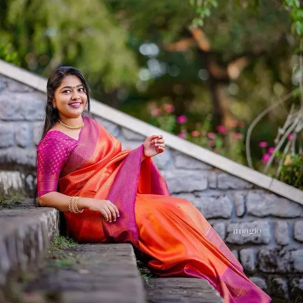 Orange_Woven_Kanjivaram_Soft_Lichi_Silk_Saree_With_Unstitched_Blouse_Piece_For_Women