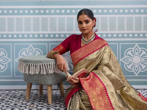 Antique_Gold_&_Red_Kanjivaram_Silk_Saree